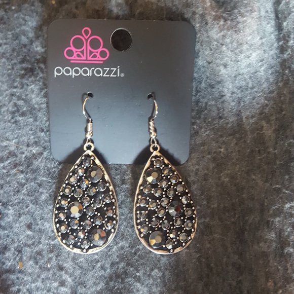 Paparazzi Jewelry - Gunmetal & Rhinestone Earrings J-377